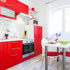 Bagi In Old Town Center Apartment